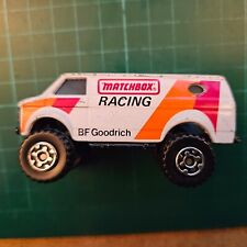 Matchbox MB68 4 X 4 Chevy Van - Matchbox Racing - Scale 1:72