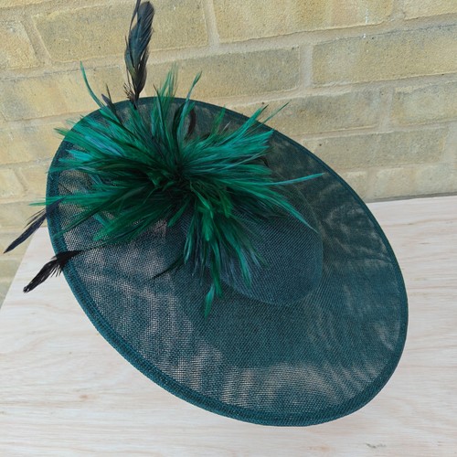 Dark green feather wide - feather, brim