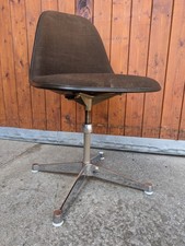 Charles Eames Fibreglass Chair