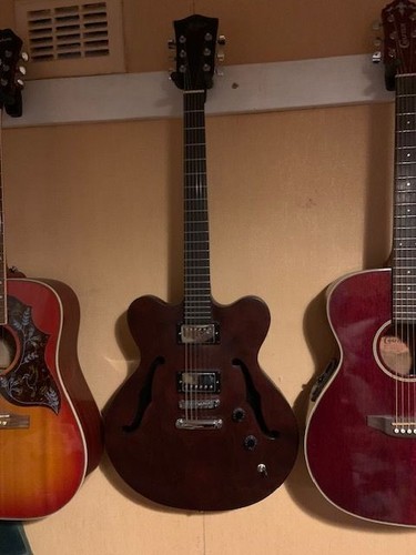 Hofner very thin guitar - , never