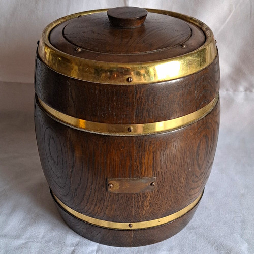 Old wood biscuit - biscuit, barrel
