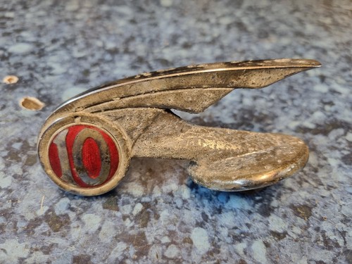 Morris bonnet badge - 10,