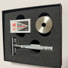 FEATHER Tokusen Double-Edged All Stainless LeatherN w/Stand & Spare Blades