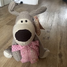 Boofle teddy holding pink - holding,