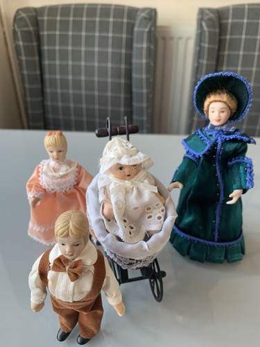 Dolls house 12th - dolls, scale