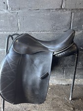 17.5” Novus Saddle Black , Good Condition , Close Contact Dressage Saddle
