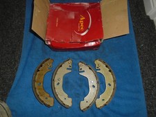 Ford Transit Mk4 80, 100, 100L, 120 14" Wheels 1995-00 NOS Apec Rear Brake Shoes