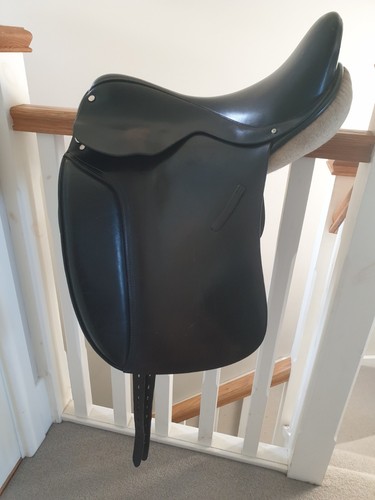 Dressage saddle inch - 17,