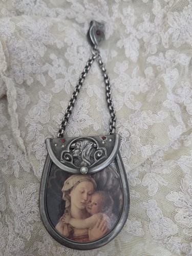 Antique art nouveau locket 935 - antique,