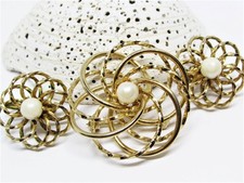 Vintage Goldtone Wire Flower