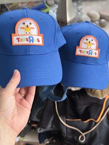 Toys us caps - x2,