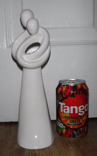 Circle love figurine - of,