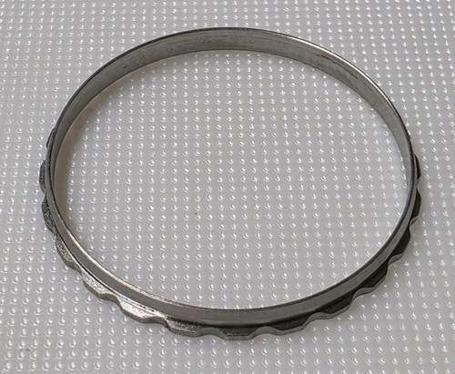 Bezel inner retaining crystal - retaining,