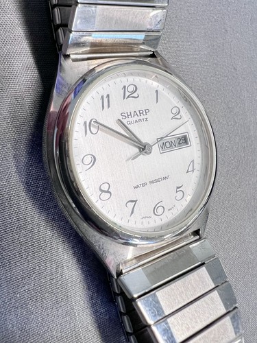 Sharp 257242 quartz - day, date