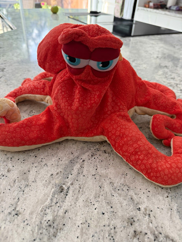 Disney store finding dory hank - disney,