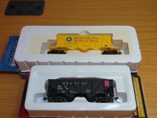 BS51: Walthers & Mantua HO Gauge Freight Wagons - Aggregate Car & Coal Hopper