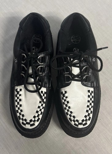 Anarchic black white d - black,