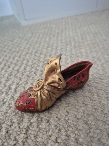 Just the right shoe - right, "aladdin's