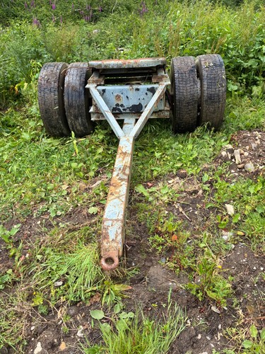 Artic lorry dolly for tractor - lorry,