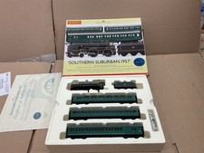 HORNBY OO GAUGE SOUTHERN SUBURBAN TRAIN PACK W/3X PASSENGER COACHES R.2815 READ