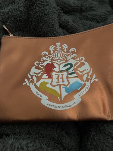 Hogwarts school crest metallic - school,