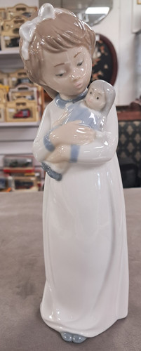Nao lladro porcelain girl - by,