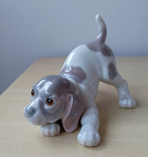 Lladro Crouching Beagle Puppy