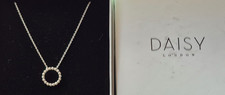 Daisy London sterling silver ring of daisies circle pendant necklace NEW