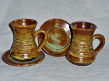 RARE VINTAGE KNIGHT'S OF TINTAGEL CORNWALL STUDIO POTTERY 2X CUPS & SAUCERS 1960