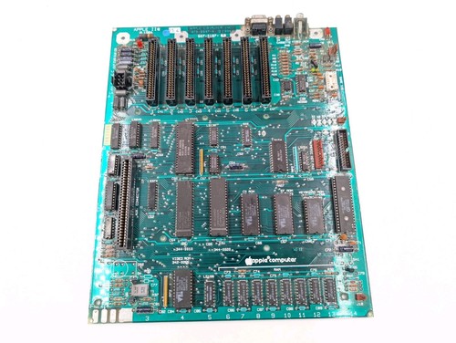 Working apple iie motherboard - working,