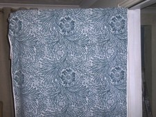 william morris dark green bath towel floral pattern, 100 x 150 cms