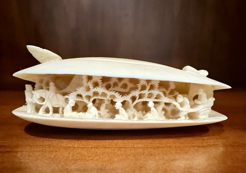 Antique vtg ivory clam - ivory, shell