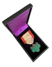 GENUINE VINTAGE Imperial Japanese Order of Rising Sun 7th Class full size medal.