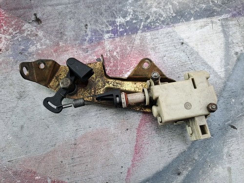 Piaggio b125 seat catch