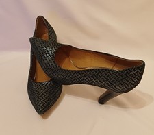 ​Caprice Premium Black