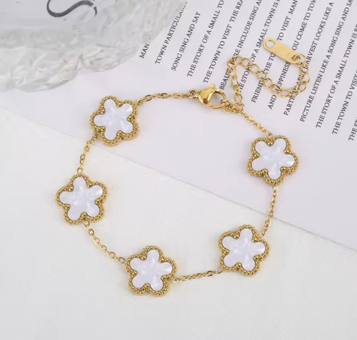 Women five leaf clover - five,