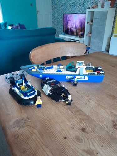Lego police boats with - police, drivers