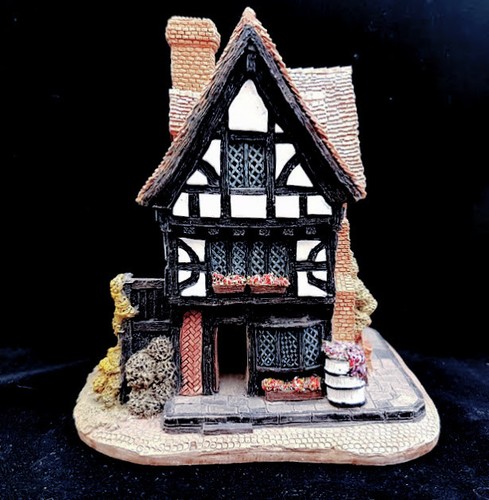 Lilliput lane swan inn - inn, cottage