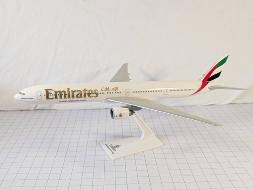 Emirates boeing 777 300 - boeing, 777-300