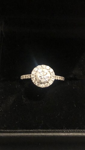 Platinum halo diamond - platinum,