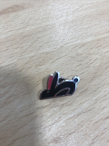Paul smith red ear pin - pin, badge