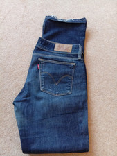 Ladies Levi 570 Straight Fit