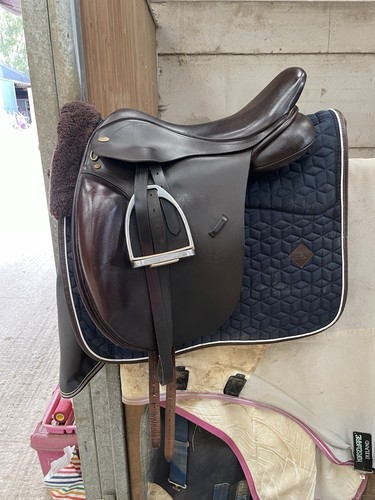 Fairfax dressage saddle - fairfax,