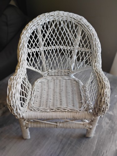 Vtg wicker doll - chair, white