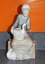 Nao / Lladro Porcelain Girl