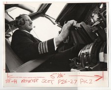 Capt Maurice Lothian Pilot In Cockpit Prestwick Airport 1969 VTG Press Photo