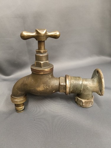 Large aged brass garden - ,