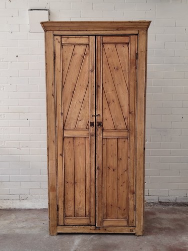 Antique pitch pine corner - pitch,