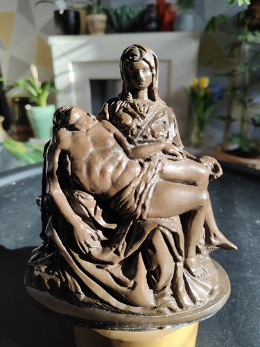Pieta michelangelo - la, by