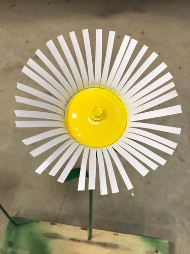 Recycled all metal daisy - recycled,